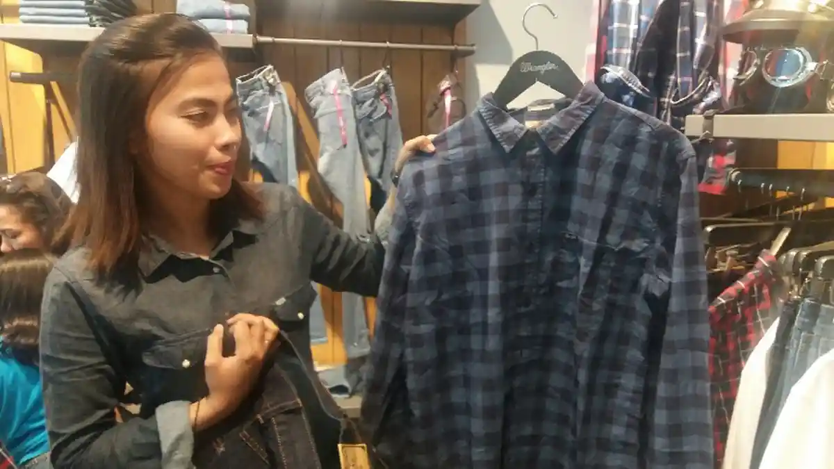 Berikut Daftar Harga Pakaian yang Jokowi Beli di Mal Panakkukang