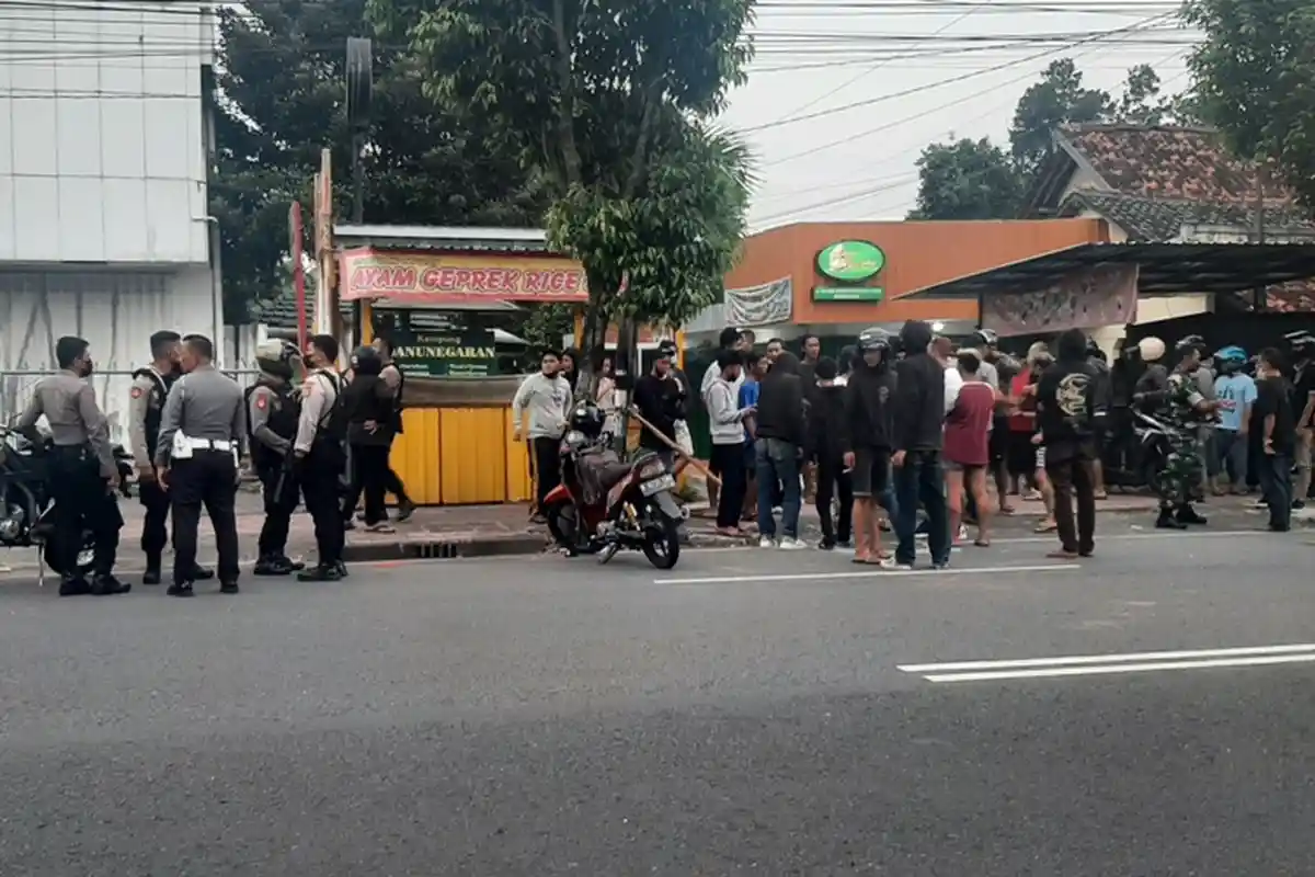 BREAKING NEWS : Keributan Terjadi di Jalan Mayjend Sutoyo Yogyakarta, Polisi Amankan 2 Motor