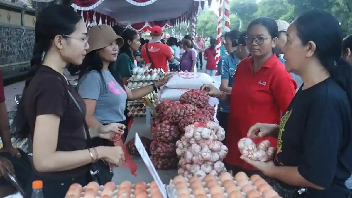 Jelang Hari Raya, Pemkab Buleleng Gelar Pasar Murah, Beras Rp10.900/Kg Ludes