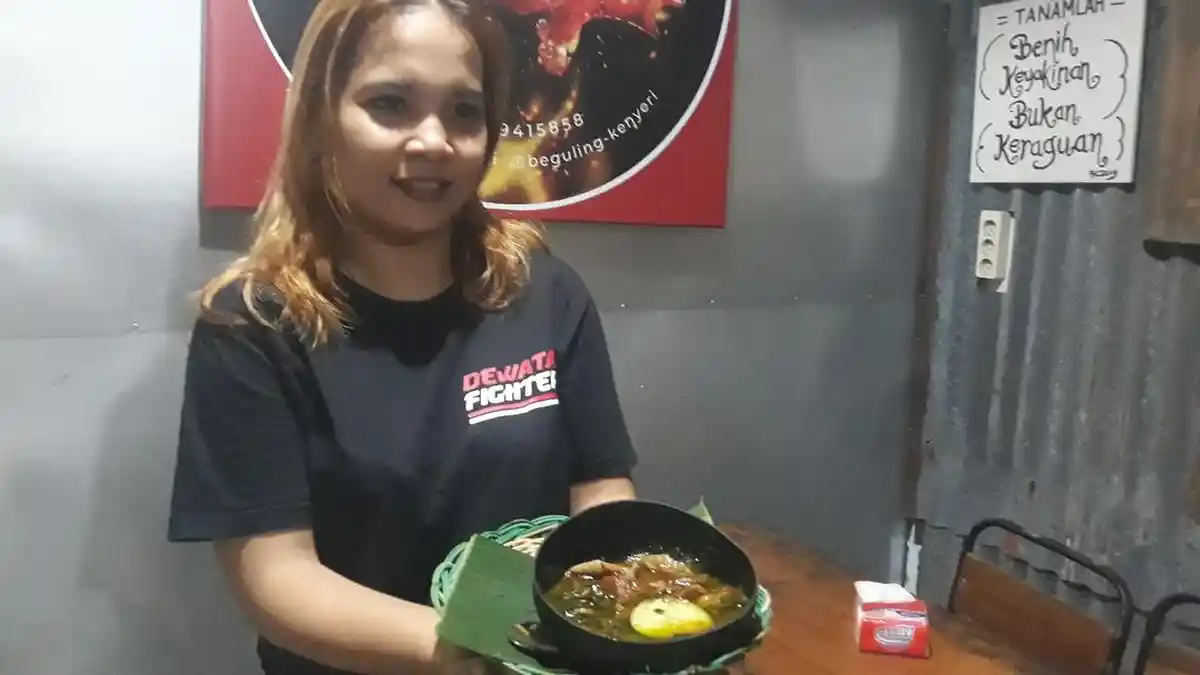 Tak Semua Kriuk, Kulit Babi Guling di Warung Beguling Kenyeri Denpasar Dijadikan Kuah