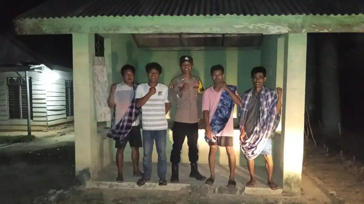 Bhabin Polsek Tanjung Raya Cek Poskamling di Desa Sinar Laga