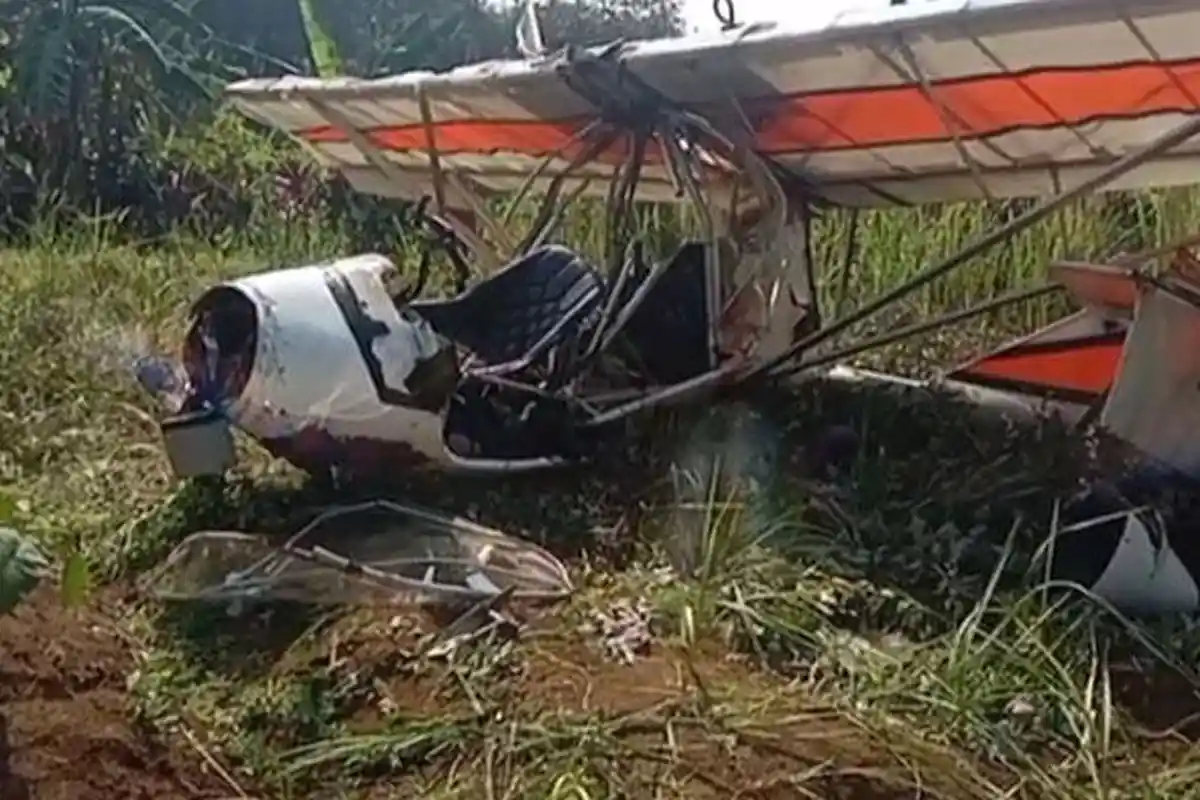 Breaking News - Pesawat Latih Jatuh di TPU Benteng Ciampea Bogor, 1 Pilot Dikabarkan Meninggal Dunia