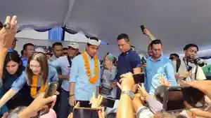 Cawapres-nomor-urut-2-Gibran-Rakabuming-Raka-saat-berkunjung-ke-Buleleng-Selasa-91.jpg
