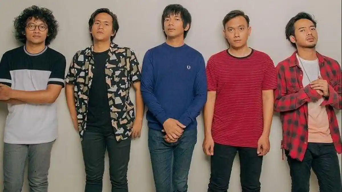 Chord Gitar Di Bawah Langit Yang Sama - DMasiv: Kita Bersama Seperti Karang