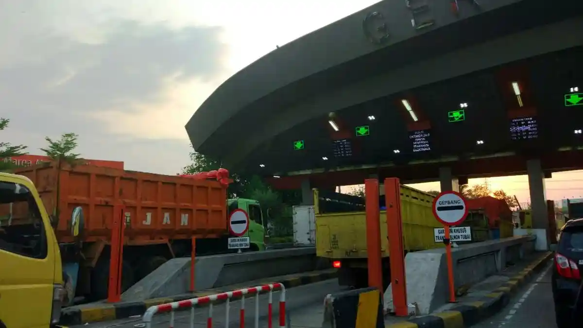 Gara-gara Ada Pembagian Kartu Uang Elektronik, Tol Cikupa Tersendat Berkilo-kilometer