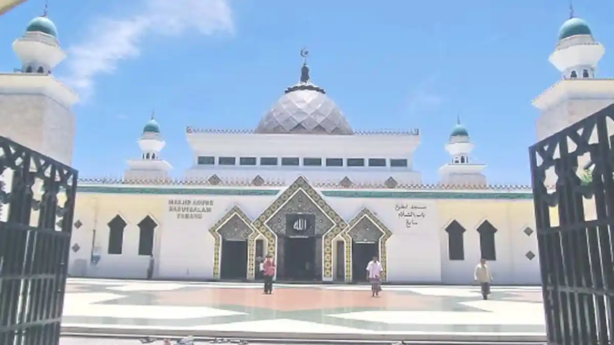Masjid Agung Babussalam dan Wisata Religi
