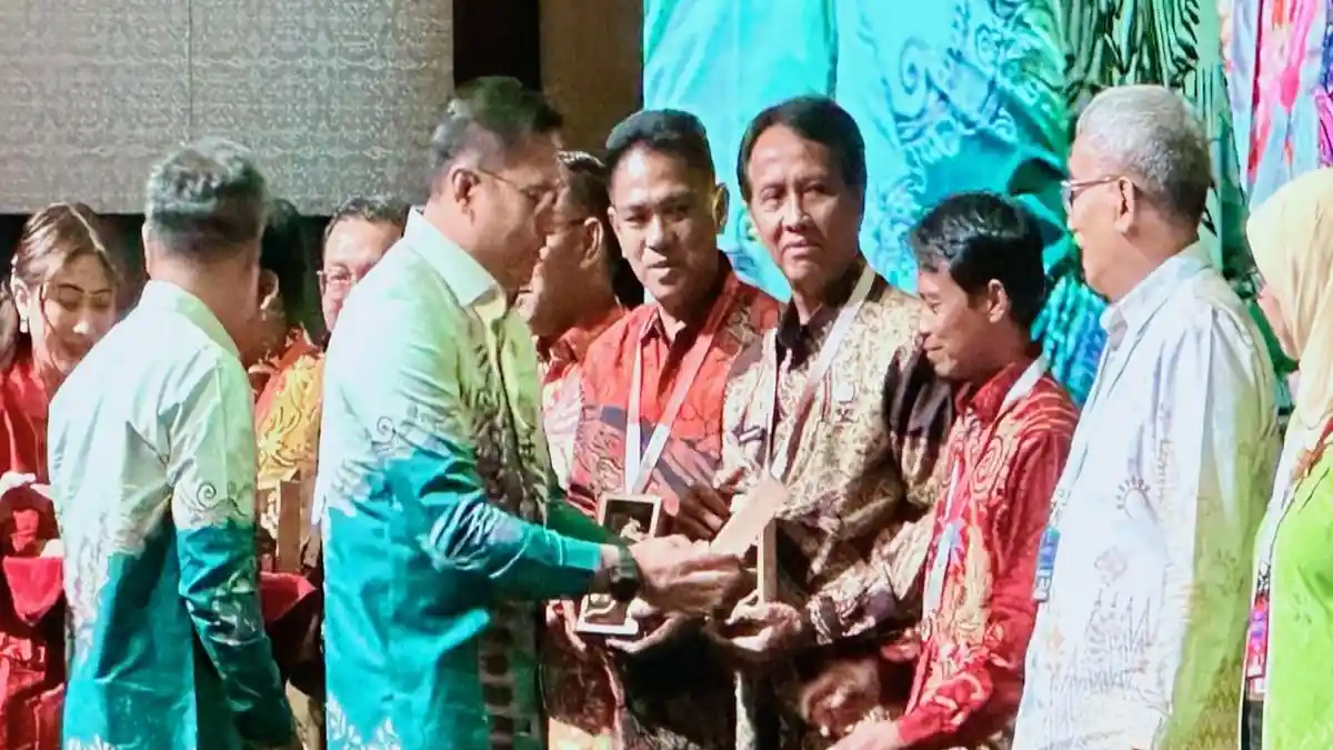 Peremajaan Sawit Rakyat di OKI Terluas di Indonesia, PJ Bupati Terima Anugerah Perkebunan