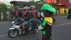 BADUT-Detik-detik-badut-sebelum-diamankan-Satpol-PP-Kota-Gorontalo.jpg