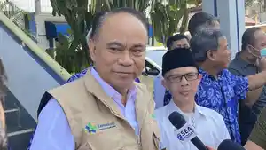 Budi-Arie-Setiadi-usai-mengunjungi-Rumah-Tempe-Indonesia.jpg
