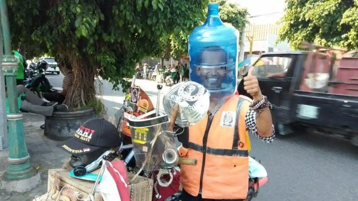Inilah Sosok Ali Akbar Pak Ogah Bermasker Galon yang Viral, Ingin Bertemu Gubernur