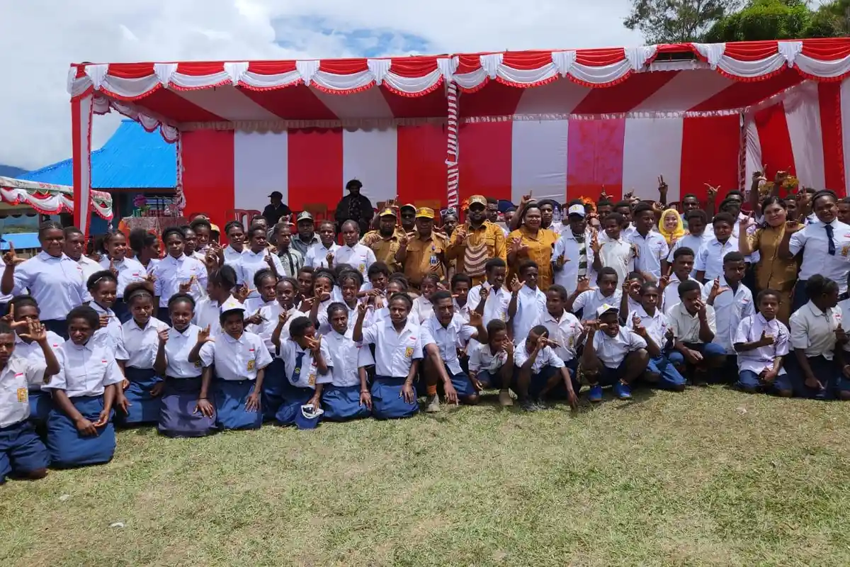 Fredi Ginia Pimpin Upacara Hari Pahlawan di Distrik Karu Lanny Jaya, Sampaikan Pesan Haru