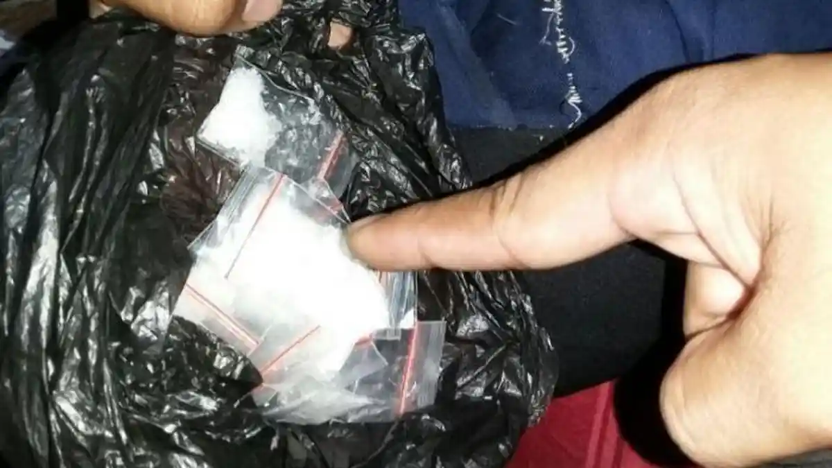 Polisi Pura-pura Jadi Pembeli Narkoba di Bulukumba, Hasilnya Dua Pelaku Ditangkap