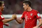 philipp-lahm-dan-robert-lewandowski-merayakan-keberhasilan-mencetak-gol_20150815_072849.jpg