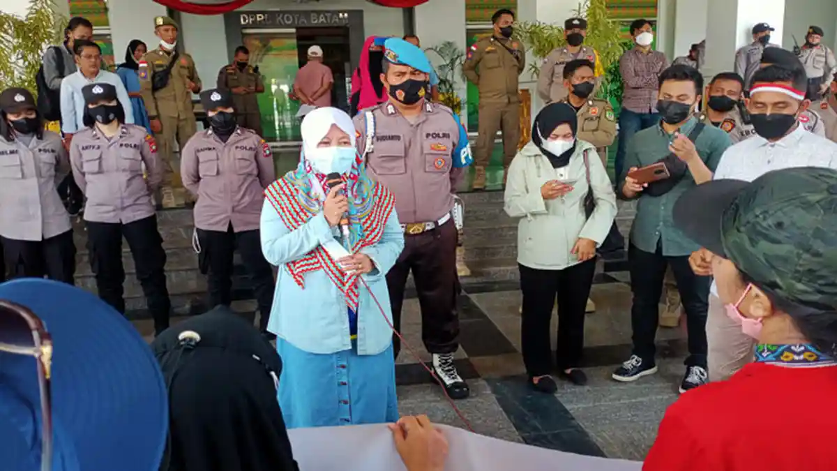 Warga Terdampak SUTT Desak DPRD Hentikan Pembangunan SUTT oleh bright PLN Batam