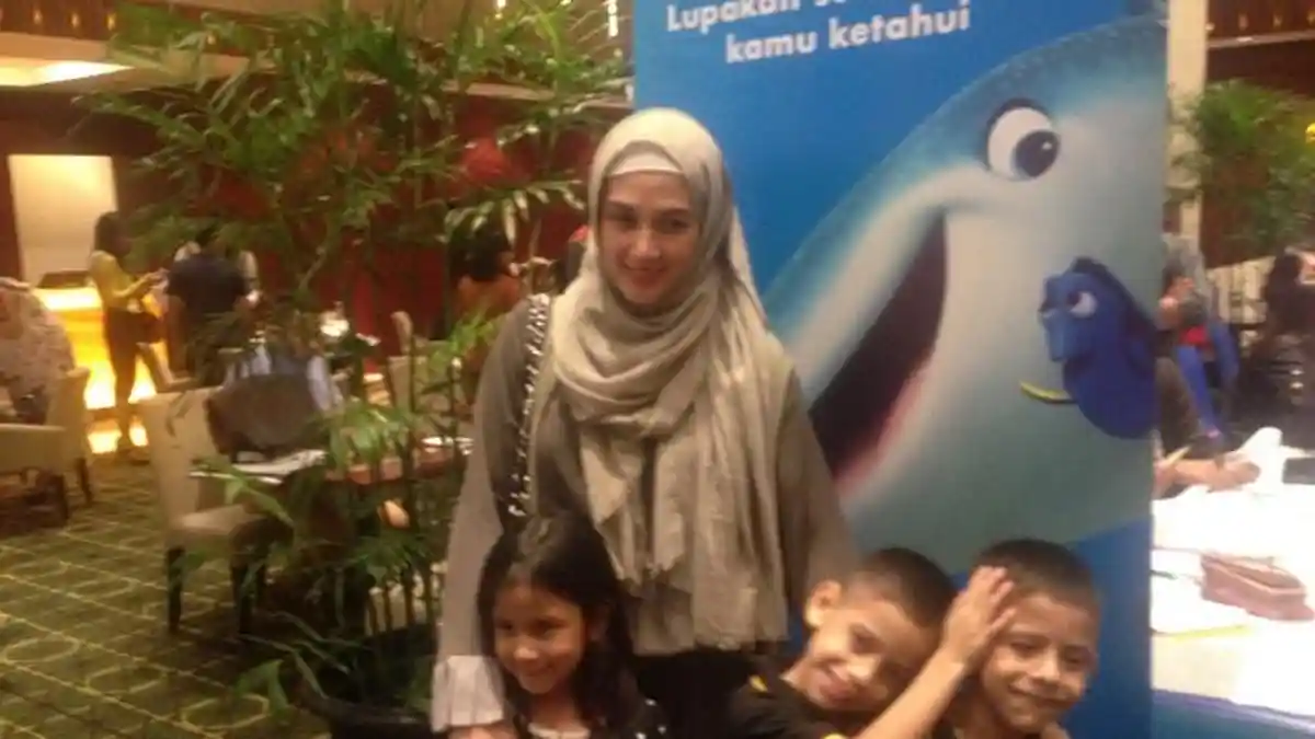 Sebelum Bercerai, Dina Lorenza dan Suami Ternyata Sudah 2 Tahun Pisah Rumah
