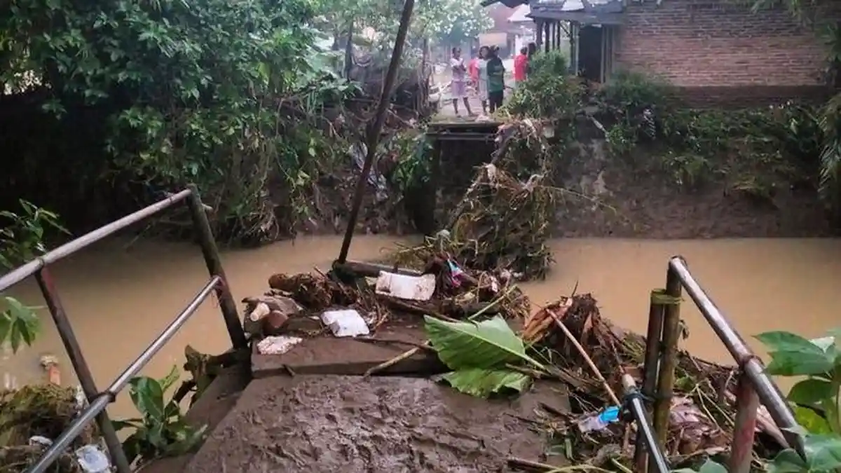 Hujan Deras, Dua Jembatan dan Bendungan di Ciganjeng Pangandaran Jebol, Kerugian Capai Rp 1,1 Miliar