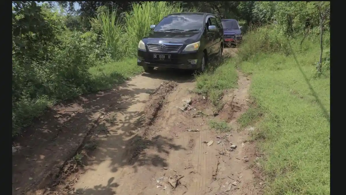 JANGAN Tunggu Viral Baru Bergerak! Perbaikan Jalan Bisa 10 Tahun, DPRD Buleleng Sentil PUPR