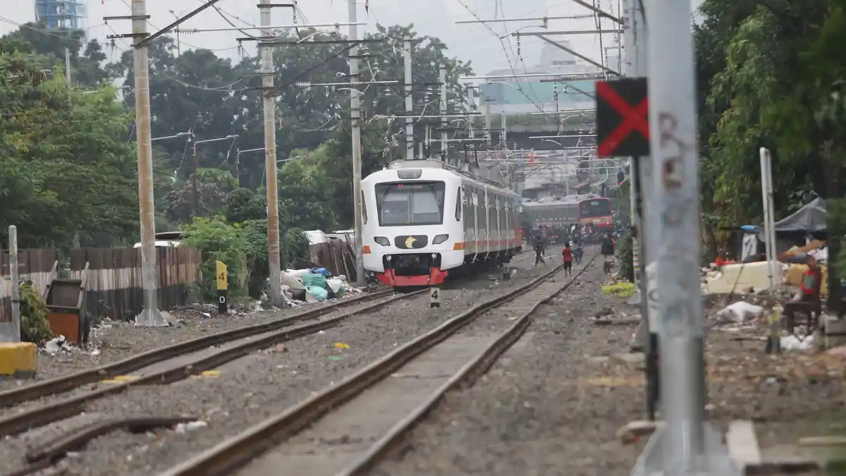 KAI Commuter Tambah 2 Perjalanan Malam Commuter Line Basoetta Antisipasi Puncak Arus Balik Lebaran