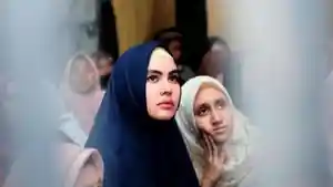 kartika-putri-bersama-anak-sambungnya-syarifah.jpg