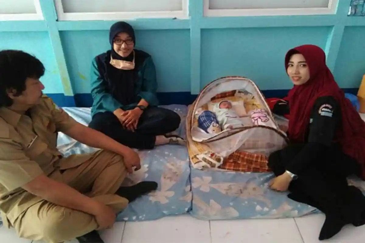 Tas Hitam Mencurigakan di Depan Kantor Bupati Kubu Raya, Saat Dibuka Warga Temukan Bayi Laki-laki