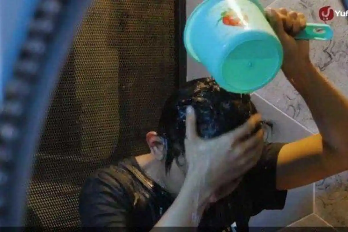 Tatacara Mandi Wajib: Lafadz Niat Mandi Junub Sesudah Berhubungan Intim Suami Istri & Selesai Nifas