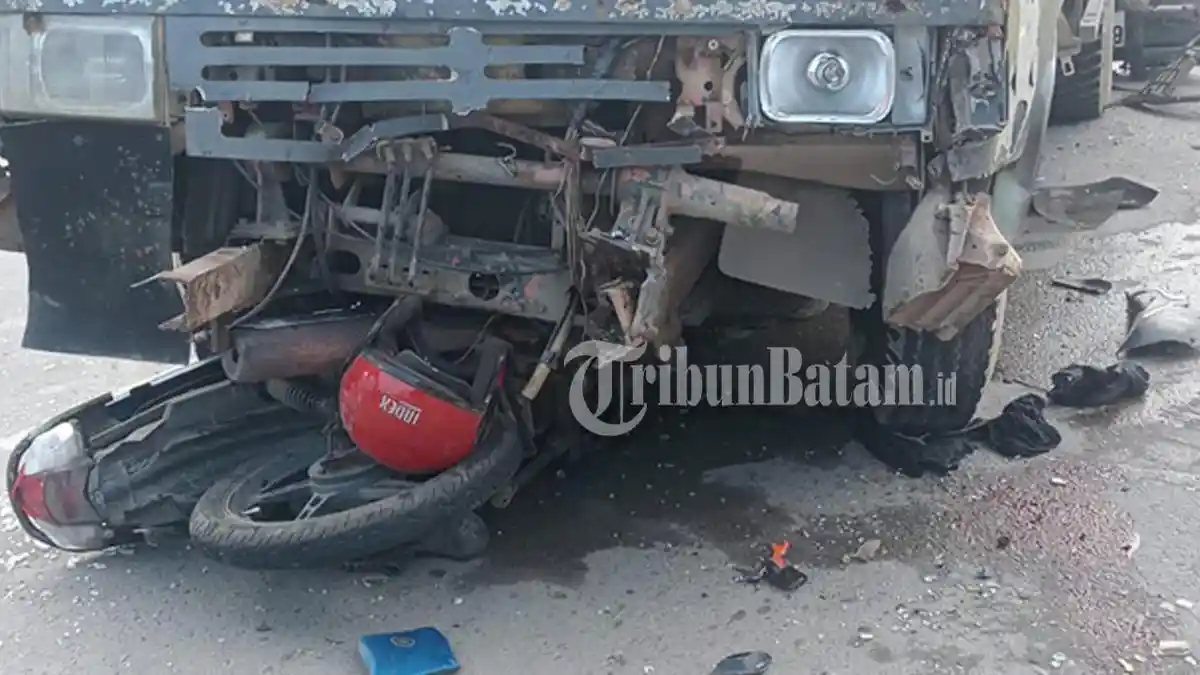 Breaking News, Kecelakaan Beruntun Sebelum Simpang Kepri Mall Rabu Pagi, Truk Tabrak Motor