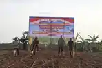 Dukung Ketahanan Pangan, Kapolres PPU dan Petani Girimukti Tanam Jagung Serentak
