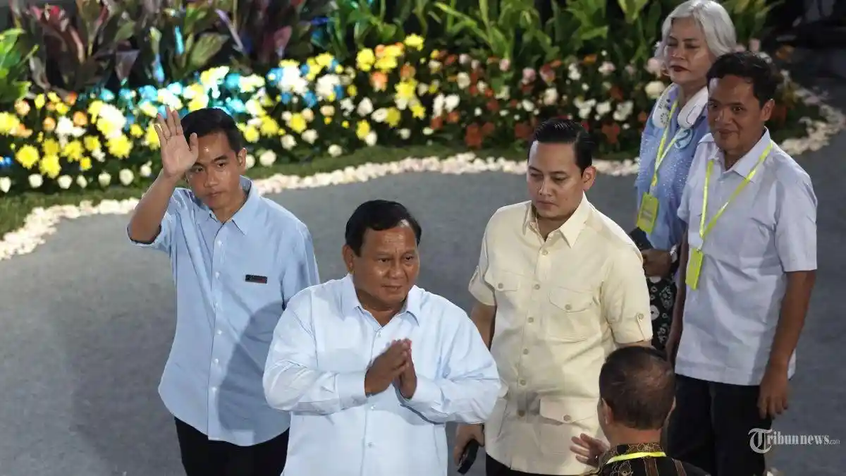 Momen Gibran Tahan Langkah Prabowo Untuk Salami Anies dan Muhaimin saat Debat Cawapres