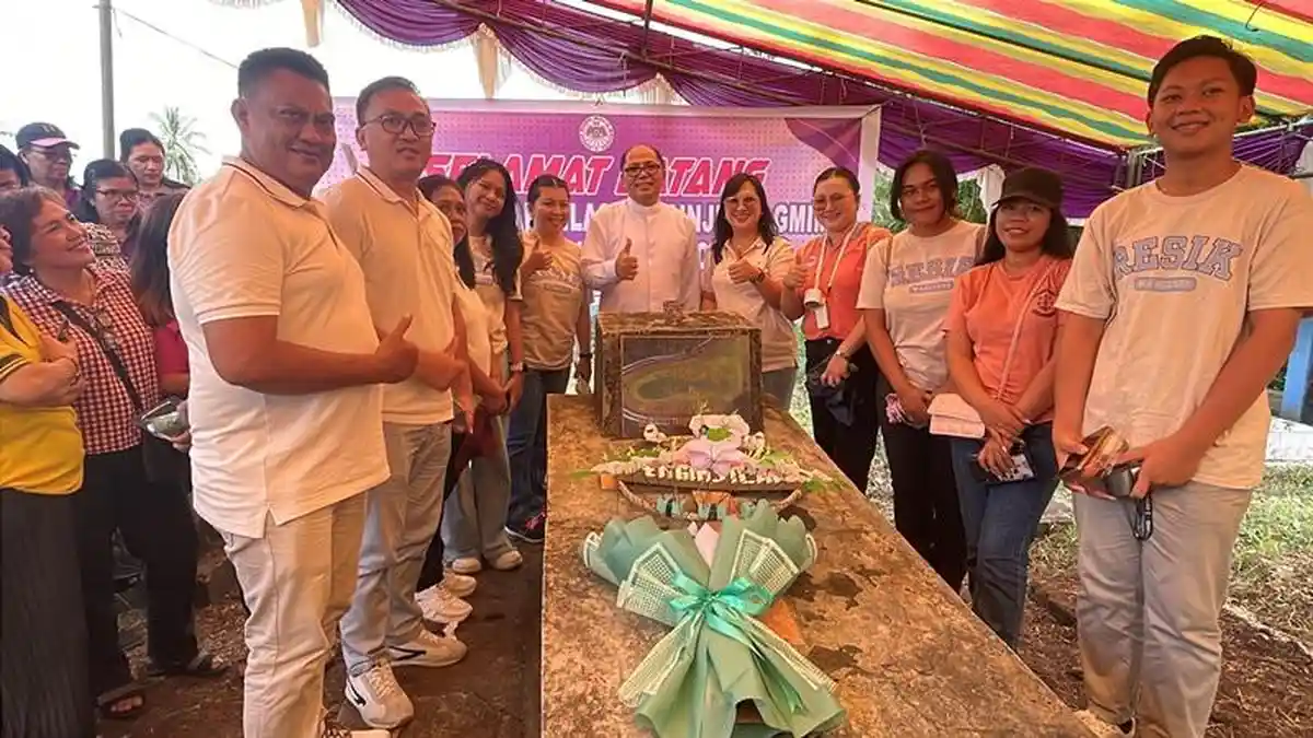 Ratusan Warga GMIM dari Minut dan Bitung Sulawesi Utara, Napak Tilas ke Makan Penginjil