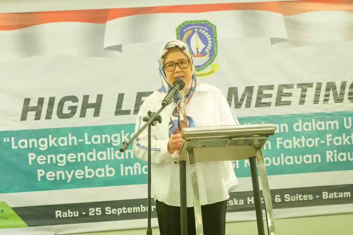 Hari Pertama Jabat Plt Gubernur, Marlin Agustina Membuka High Level Meeting Pengendalian Inflasi