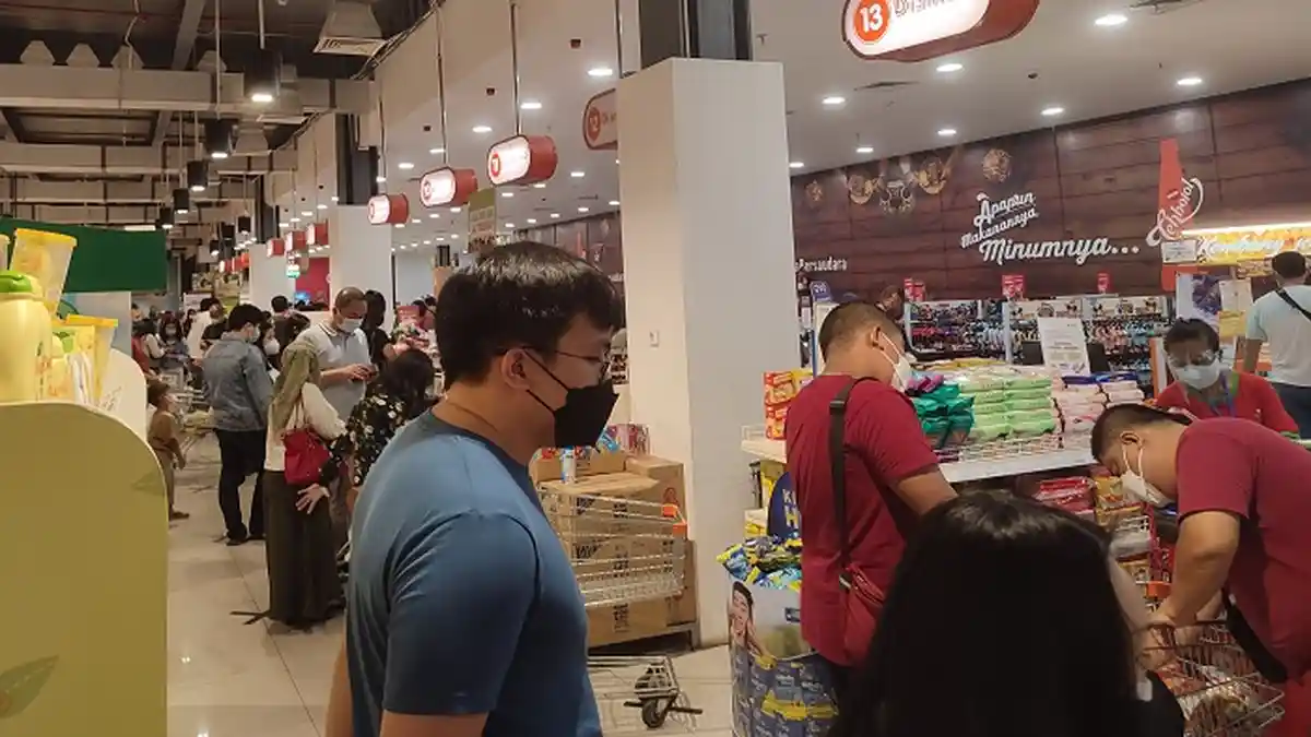 Jelang Pemberlakuan PPKM Level 4, Warga Kota Palembang Buru Kebutuhan WFH