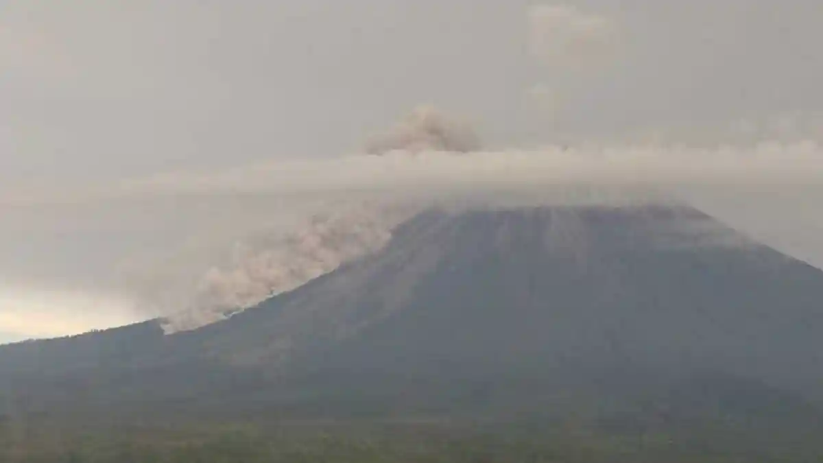 Guguran Awan Panas Gunung Semeru Hingga 2.000 Meter, Lama Gempa 300 Detik