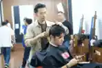 Iman Taufiq, Pegawai Bank Banting Setir Menjadi Tukang Cukur
