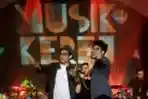 Afgan featuring Kunto Aji di Musik Keren