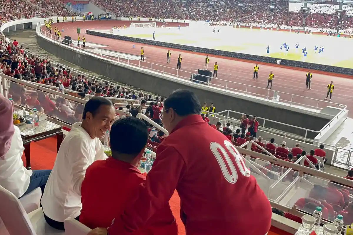 238 Hari Menuju Pilpres 2024 - Endorse Jokowi, Survei: Elektabilitas Prabowo Kalahkan Ganjar-Anies