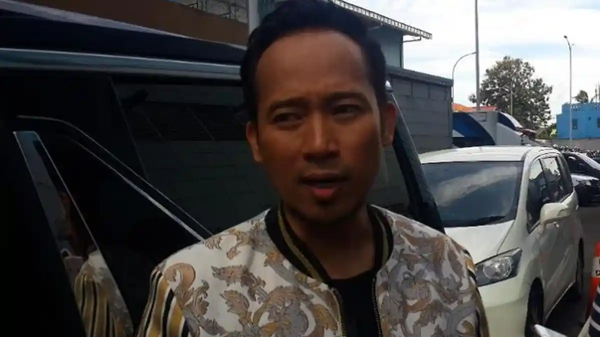 Denny Cagur Ceritakan Kondisi Istrinya setelah Pengangkatan Janin