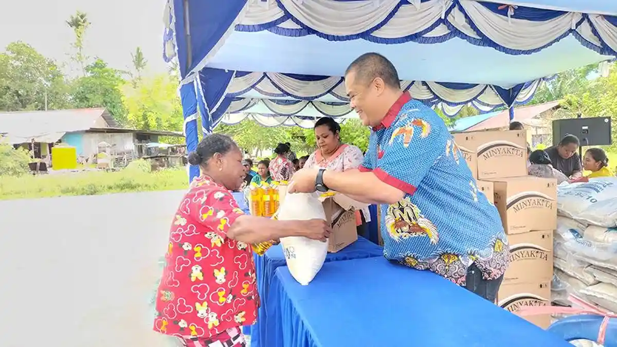 Jelang Hari Besar Keagamaan, Disperindag dan BI Papua Barat Gelar Operasi Pasar Murah