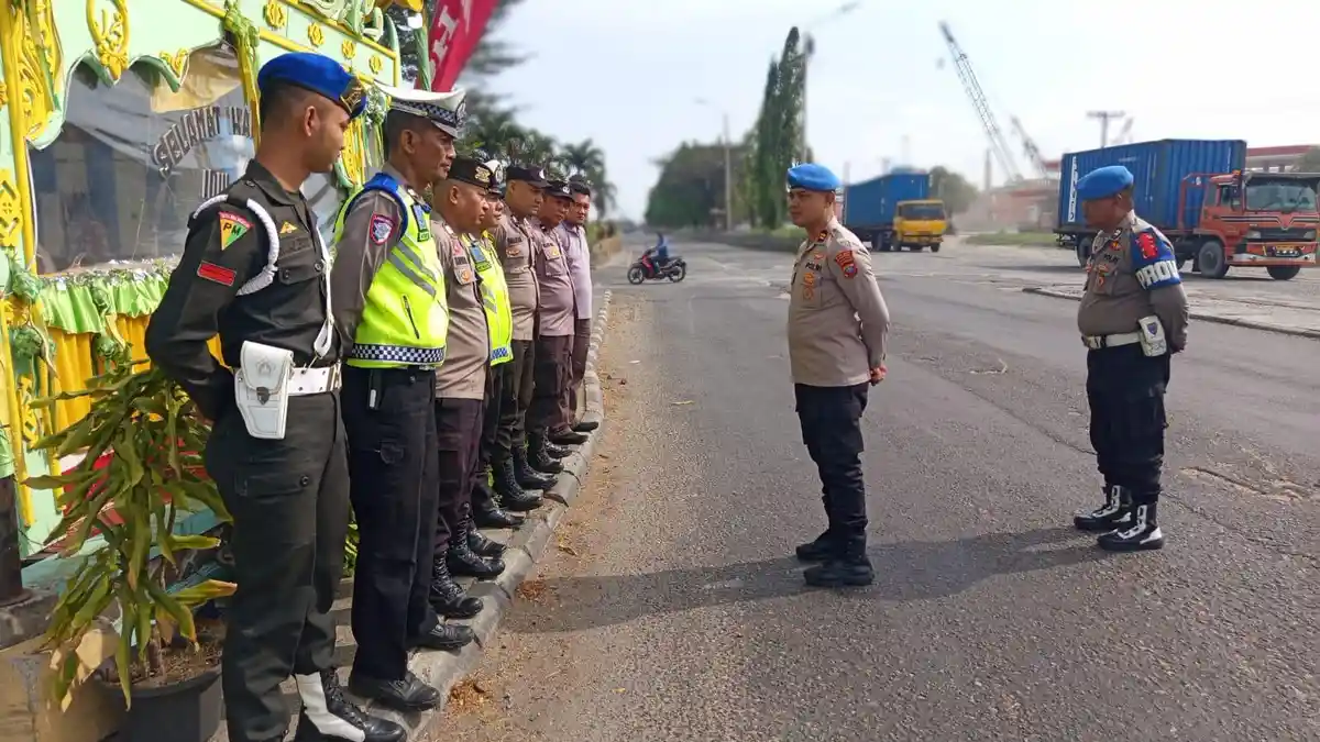 Propam Cek Disiplin Personel Pos Arus Balik, Polres Belawan Pastikan Layanan Tetap Siaga