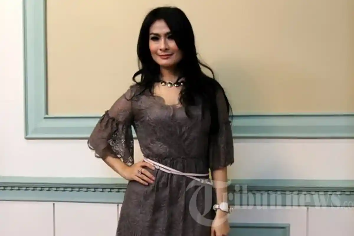 Iis Dahlia Ancam Lapor Polisi Setelah Salshadilla Disemprot Kareena Kapoor, Dihujat di Instagram