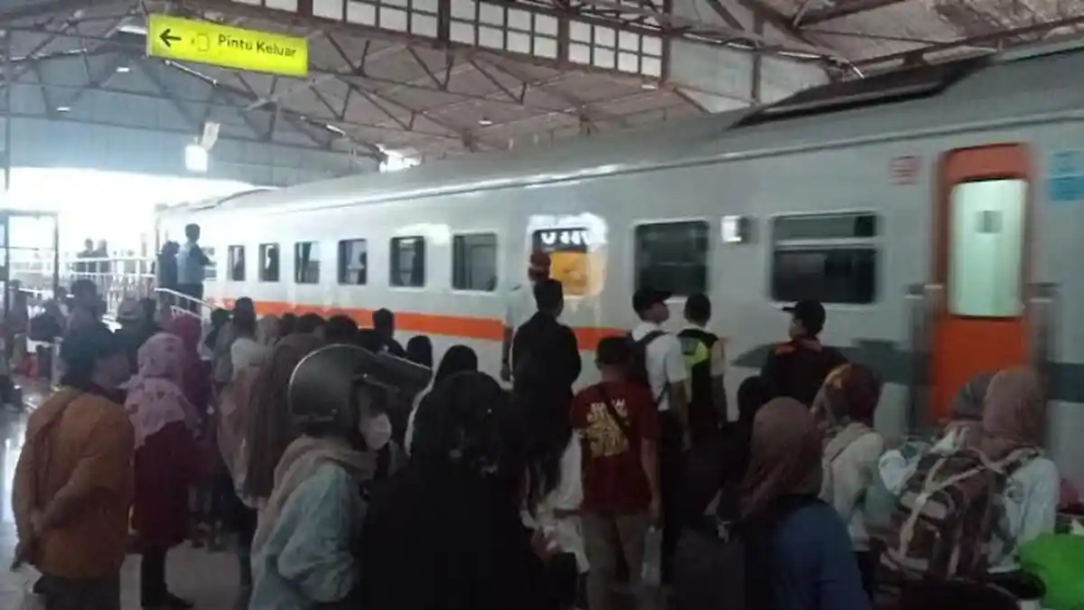 VIDEO - Pantauan Arus Balik Lebaran 2025 di Stasiun KAI Daop 7 hari ini