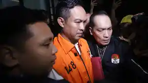 KPK-Tahan-Bupati-Cilacap-Syamsul-Auliya-Rachman_20260314_230142.jpg