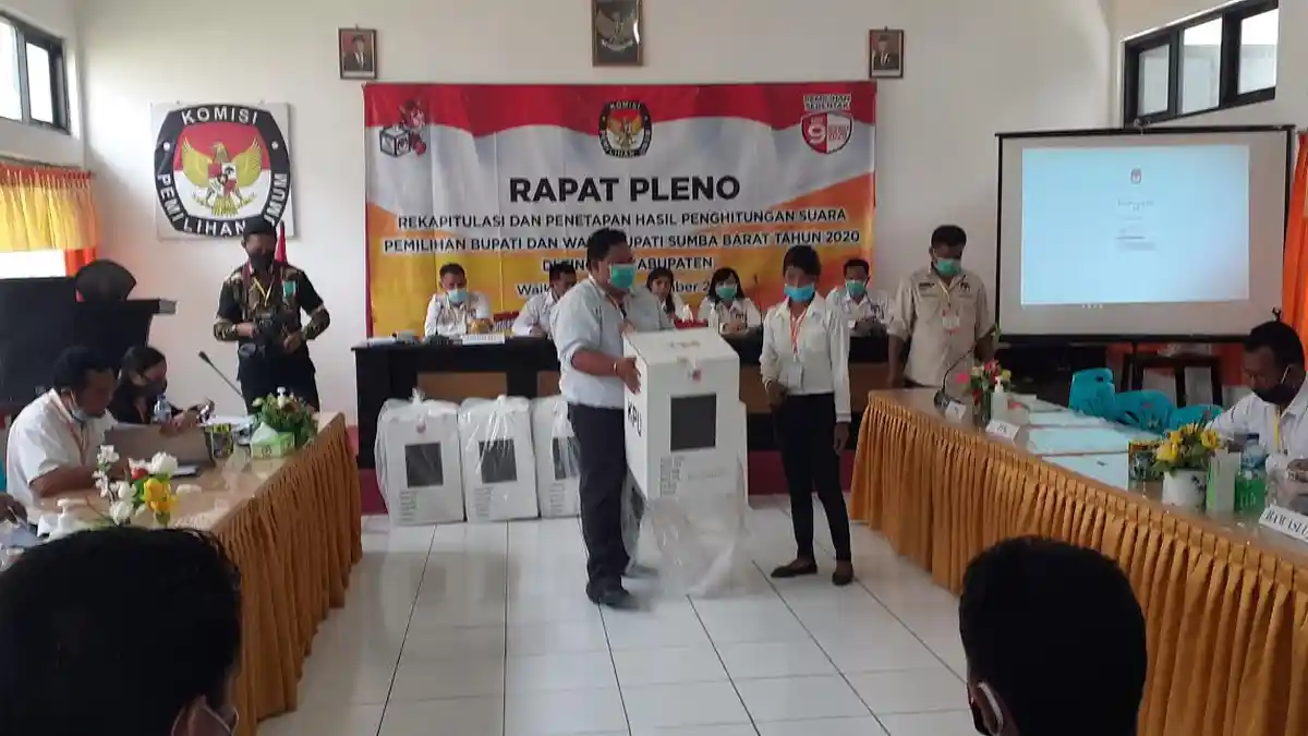 Ketua KPU Sumba Barat Ajak Semua Pihak Saling Hargai