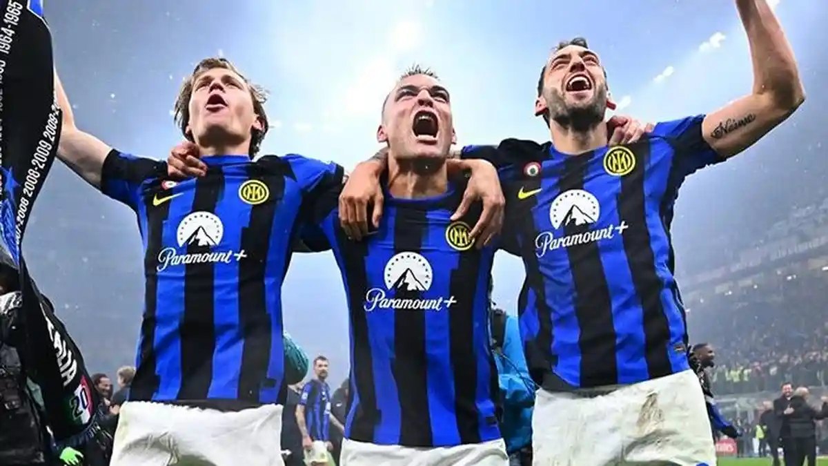 Momen Calhanoglu dan Barella Hentikan Ulah Tifosi Inter Milan yang Hendak Menghina Theo Hernandez