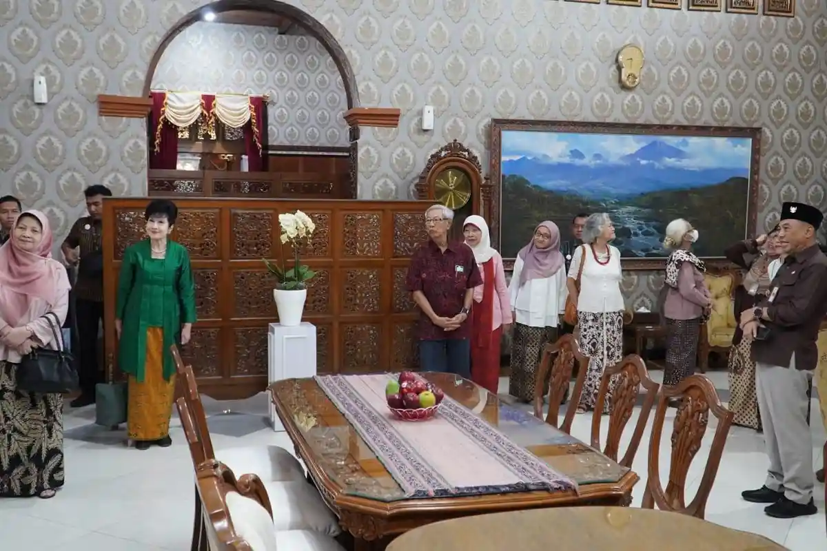 13 Cucu RMAA Kusumo Utoyo Kunjungi Pendopo Jepara, Lihat Kamar Pingit Hingga Sumur Kartini