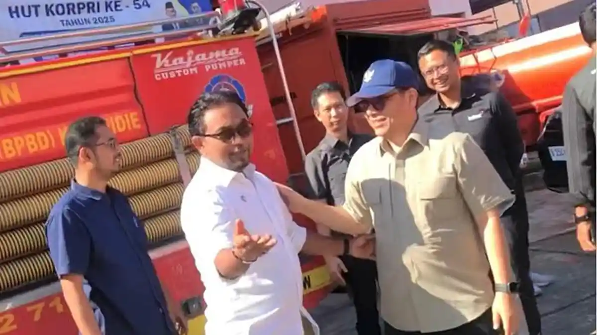 Wamen Komdigi Nezar Patria Tinjau Posko BPBD Pasca Banjir Pidie