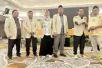 Penyerahan-berita-acara-dalam-rapat-pleno-penetapan-hasil-di-Hotel-Surya-Prigen.jpg