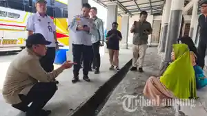 Momen-Humanis-Anggota-DPR-Bambang-Haryo-Ganti-Ongkos-Penumpang-Tanpa-Tiket.jpg