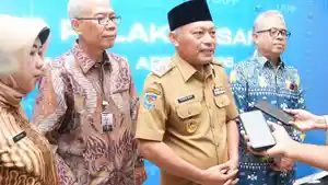 Wakil-Gubernur-Maluku-Utara-Sarbin-Sehe-didampingi-petinggi-LKPP.jpg