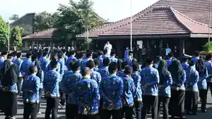 dimas-oke-pimpin-upacara.jpg