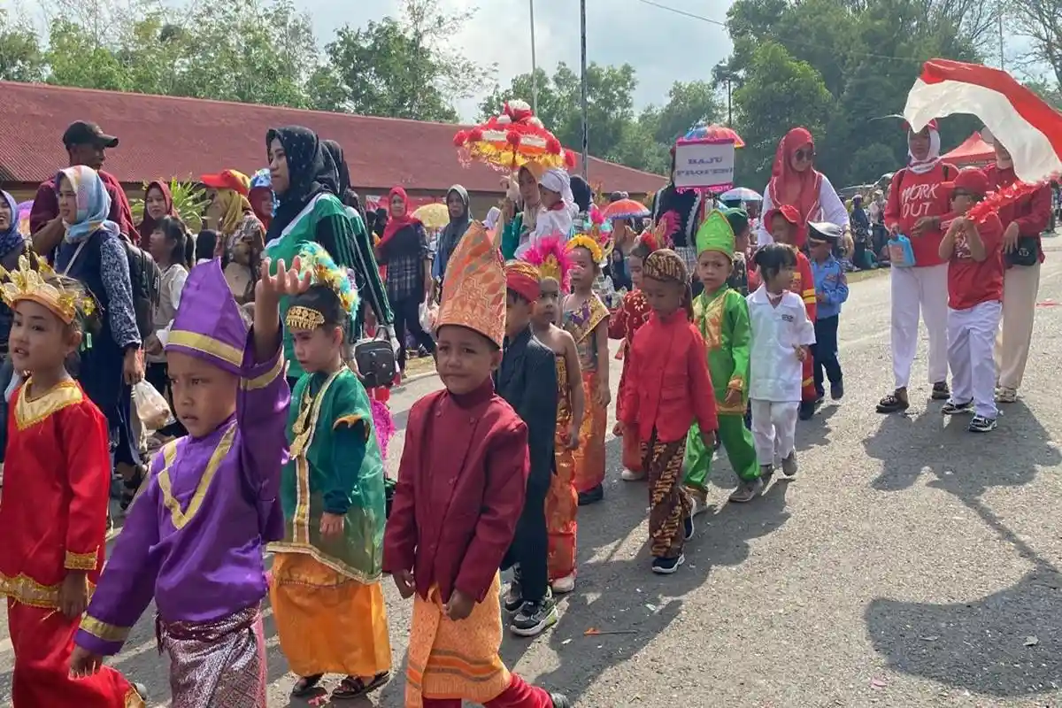 Meriahkan Karnaval HUT RI, Anak TK-PAUD di PALI Kenakan Baju Adat hingga Kostum Berbagai Profesi